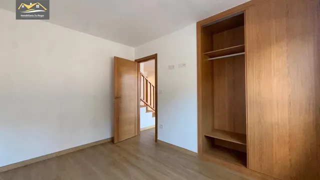 Chalé adosado, con terraza 30m , jardín 70m , garaje para 2 coches. 5 habitaciones. 3 baños. Cocina salón comedor de 35 m2. Magnificas vistas. Muy soleados — 23