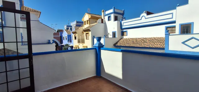 PRECIOSO DÚPLEX ADOSADO ESTILO MEDITERRÁNEO — 43