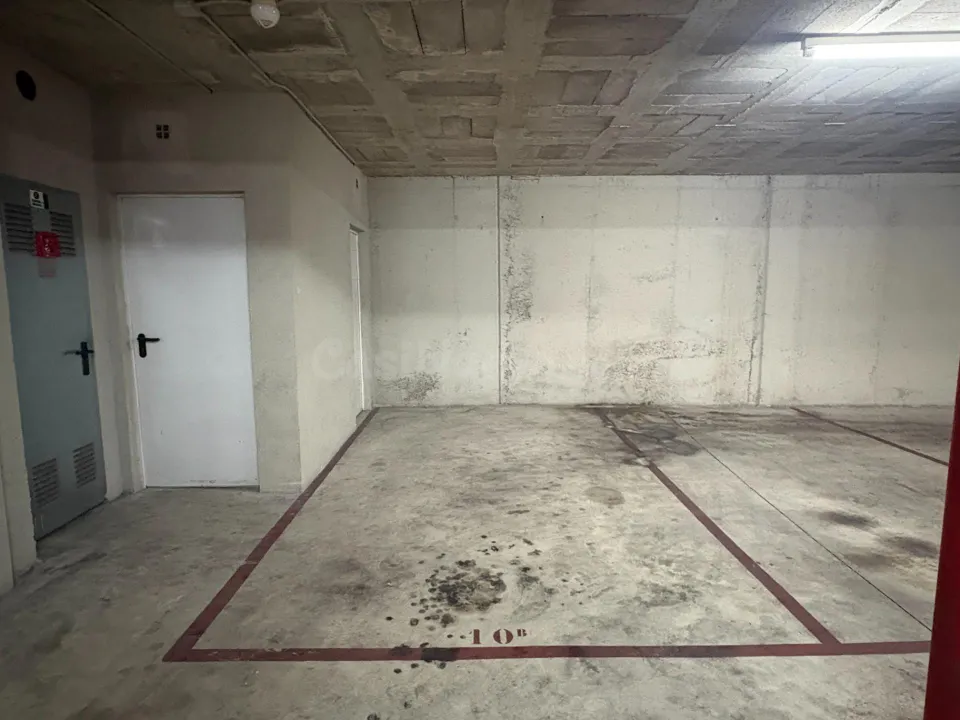 Oportunidad de inversión: 3 plazas de garaje en venta en Terrassa