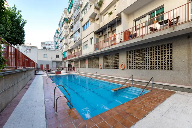 Amplio piso de 4 dormitorios en la prestigiosa urbanización Jardín de la Reina. Garaje y trastero — 30