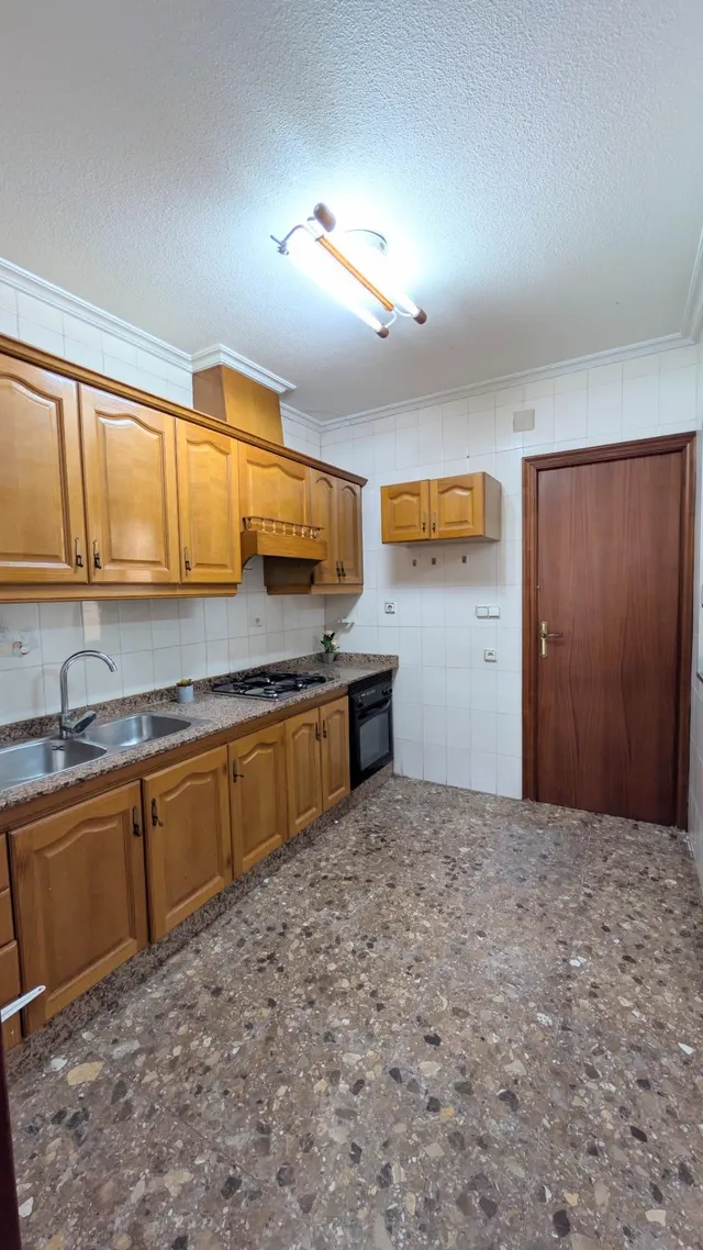 ¡Oportunidad única en la zona de Plaza de Barcelona!. Planta baja con entrada independiente y gran patio pisable. — 27