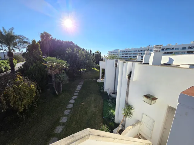 Se vende villa próxima al término municipal de Benicàssim, muy cerca de la playa. La casa está sobre una parcela de 1.889 m2, de la cual saldrían 3 parcelas de 629 m2 en caso de querer dividir el — 9