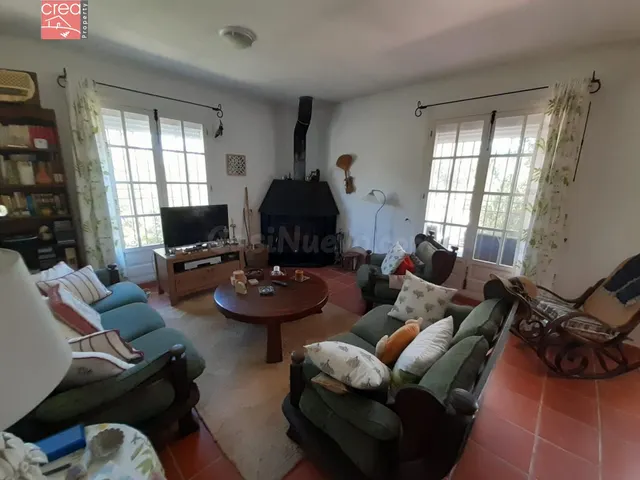 PRECIOSA Y ELEGANTE CASA DE CAMPO CON JARDINES Y PISCINA PRI