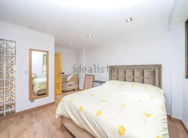Duplex reformado junto al paseo marítimo y el parque Reina Sofía. — 30