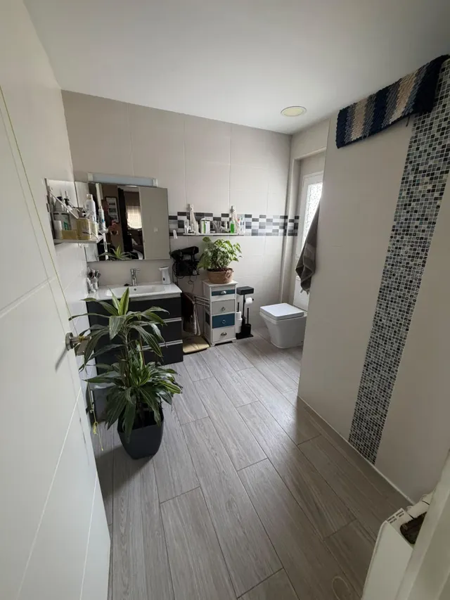 Piso reformado en una calle tranquila, 3º sin ascensor con pocos vecinos. — 13