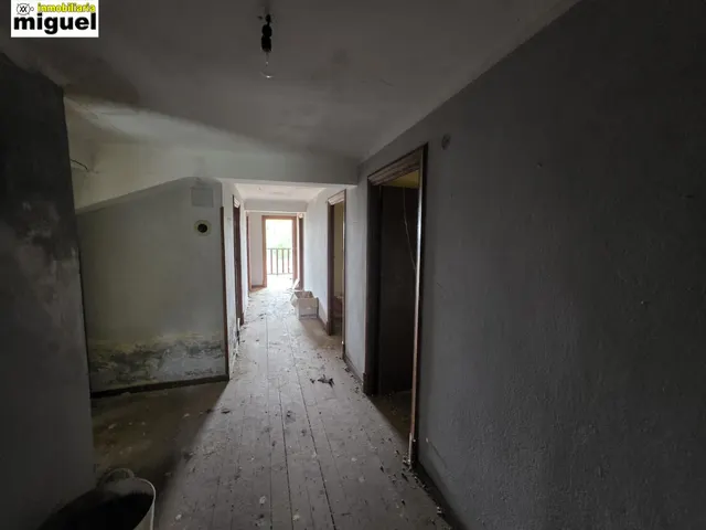 Se vende gran propiedad para rehabilitar en Abándames, Peñamellera Baja — 24