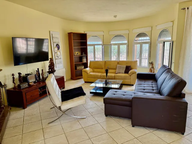 Villa independiente con finca de 19.000 m2 en Castalla — 12