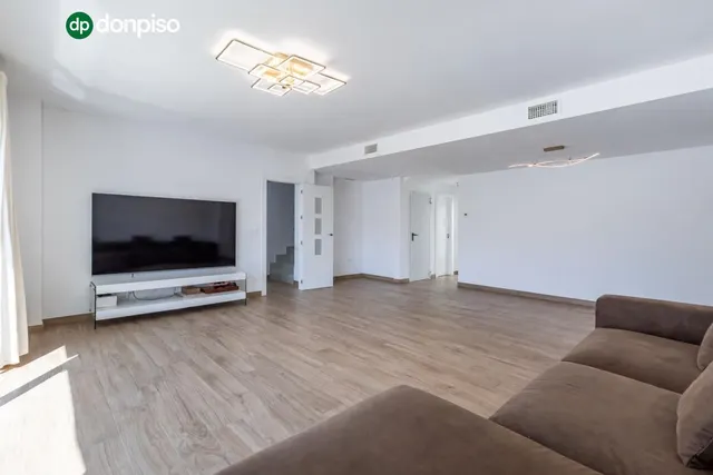 Vivienda de lujo en Urbanización SERRALLO HILLS. — 14