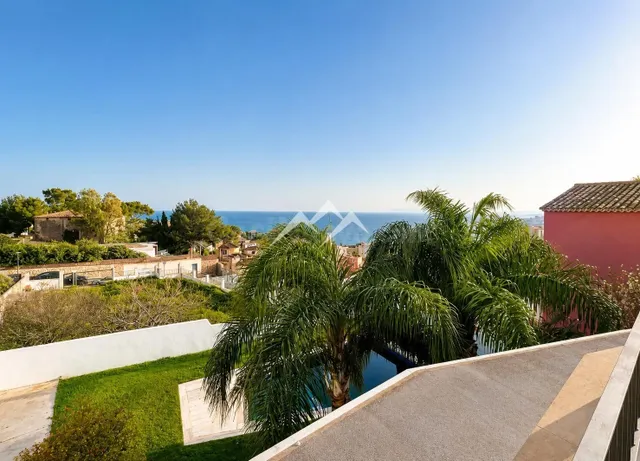 Apartamento con vistas al mar y piscina para alquiler de cor
