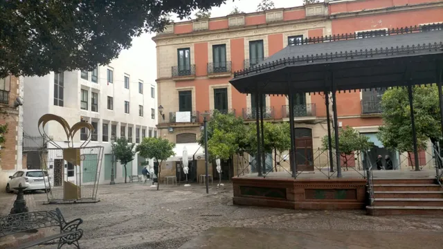 Plaza El Banco, local comercial en planta baja. — 9