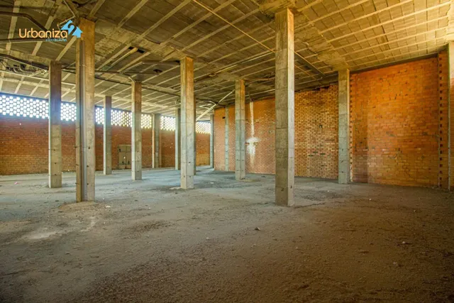 SE VENDE LOCAL COMERCIAL CON GRAN FACHADA Y POSIBILIDAD DE ENTREPLANTA. — 7