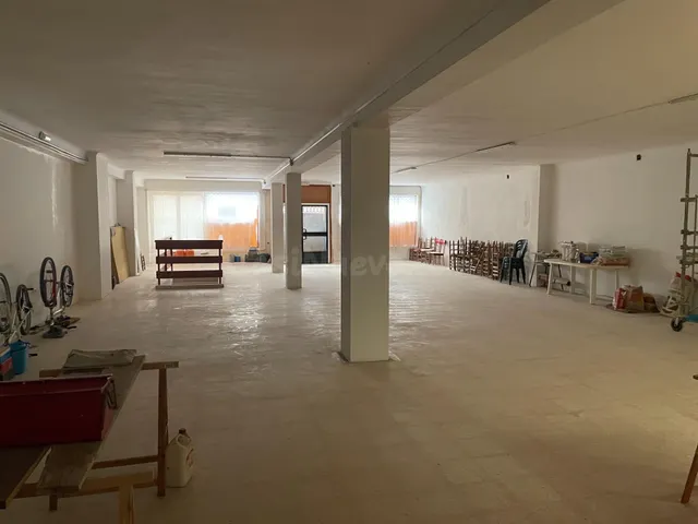 OPORTUNIDAD ÚNICA! AMPLIO LOCAL COMERCIAL EN PLANTA BAJA EN  - foto 3