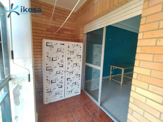 Piso ubicado en el edificio Villasol del Polígono Guadalquivir. — 13