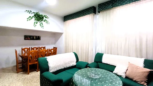 Amplio Piso en venta en Cazorla, Jaén - Ideal para Vivir y D - foto 4