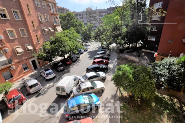 Exterior y acogedor con balcón junto av. del cid — 26