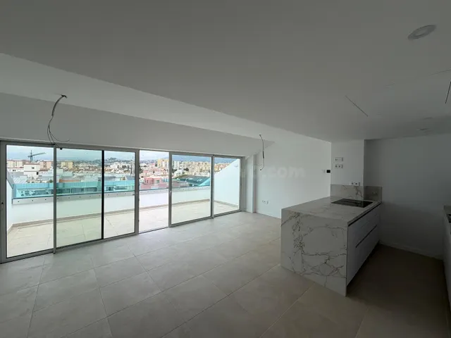 Cuenta con zonas comunes pensadas para el disfrute y la relajación: piscina para adultos, gastrojardín, un gimnasio completo y un spa con sauna. — 2