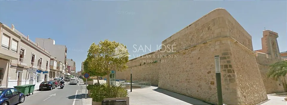 VENTA DE BAJO COMERCIAL CON GARAJE PRIVADO Y PRIMERA PLANTA EN EL CENTRO DE SANTA POLA