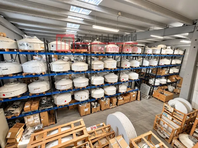 Nave industrial con gran altura, oficinas y excelentes calid - foto 3