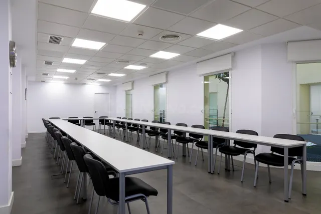 ALQUILER DE OFICINA PARA 15 PUESTOS DE TRABAJO - foto 2