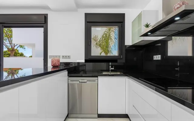 CHALET DE DISEÑO CON PISCINA PROPIA — 17