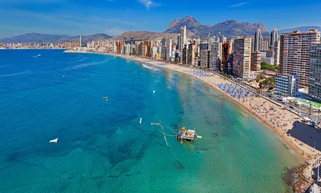 VIVIENDA EN ESQUINA CON 110 METROS DE TERRAZA CON PISCINA  COMUNITARIA A 4 KILOMETROS DE BENIDORM — 18