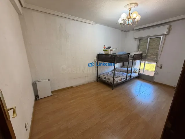 PISO DE DOS DORMITORIOS CON TERRAZA EN ABRANTES - foto 2