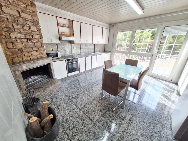 CASA AMB DUES VIVENDES INDEPENDENTS, IDEAL PER A 2 FAMILIES. - foto 4