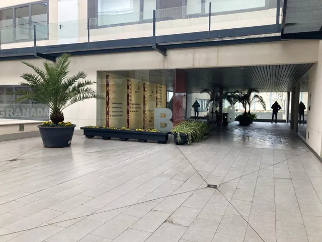 ALQUILER DE OFICINA, EN CENTRO DE EMPRESAS — 7