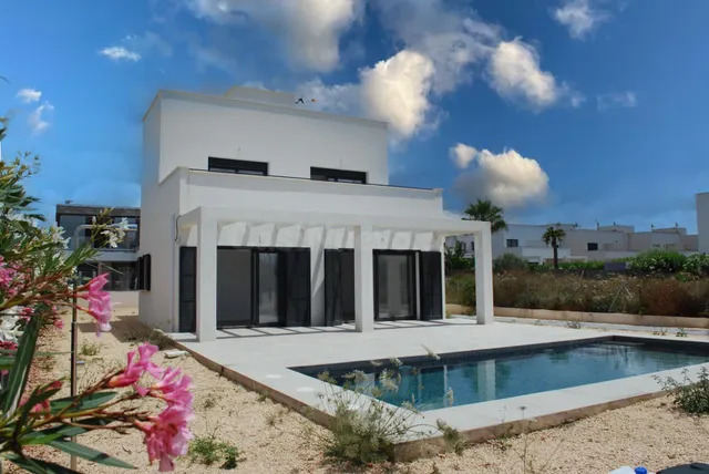 Casa moderna de nueva construcción con vistas al mar en Cala