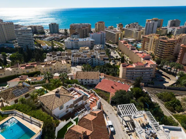 Villa en venta en Torreblanca Fuengirola con vistas al mar,  - foto 4