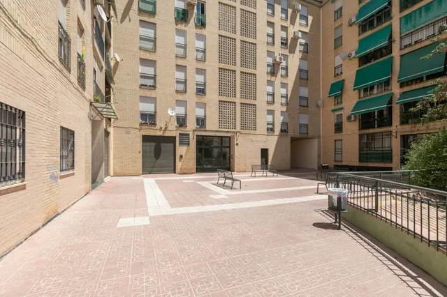 PISO en esquina CIRCUNVALACIÓN LA ENCINA - Frente PARQUE — 28