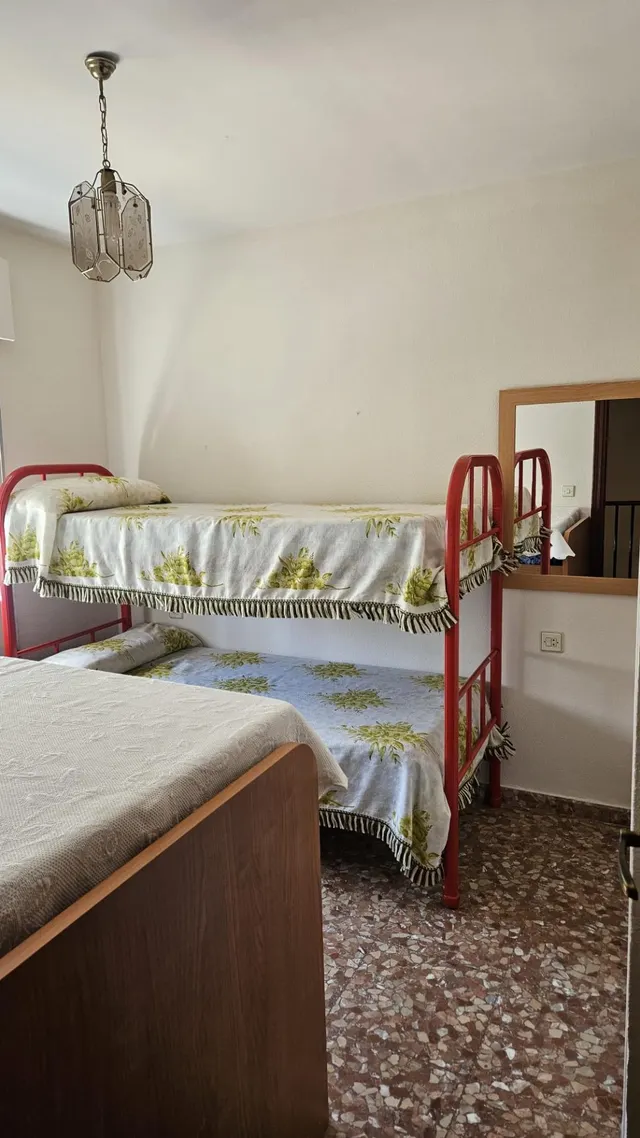 Casa adosada de 4 dormitorios con gran porche, patio y terraza en el centro de Chipiona — 26