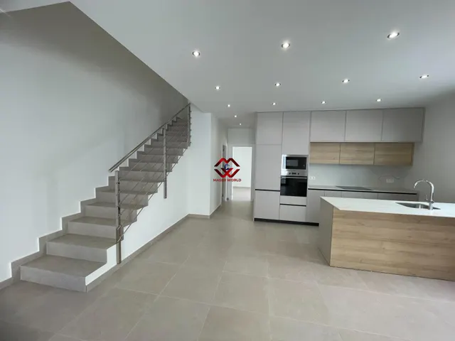 Chalet independiente de diseño con piscina privada y jardín en Heredades — 25