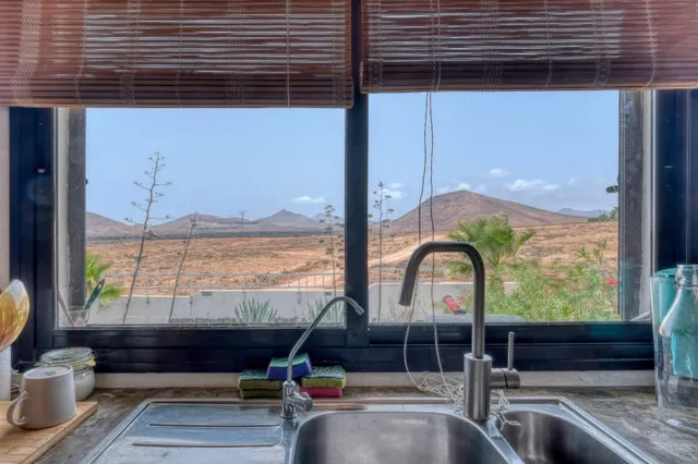 Finca independiente con jardín privado y vistas abiertas en Las Cabreras, Lanzarote. — 17