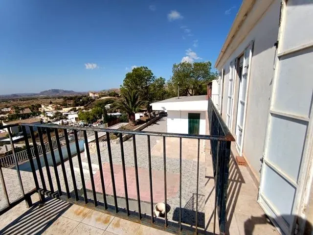 AMPLIO CHALET CON PARCELA EN SAN VICENTE — 23