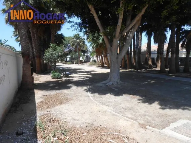 CHALET DE LUJO, 1000 m de parcela, 4 DOR,3 BAÑOS, PIS EXCELENTENTES CALIDADES A 200 m DE LA PLAYA!! — 48