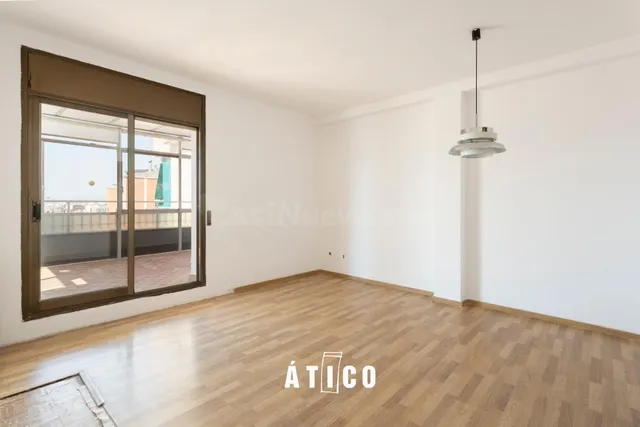 Atico con una terraza espectacular y vistas unicas sobre Barcelona — 13