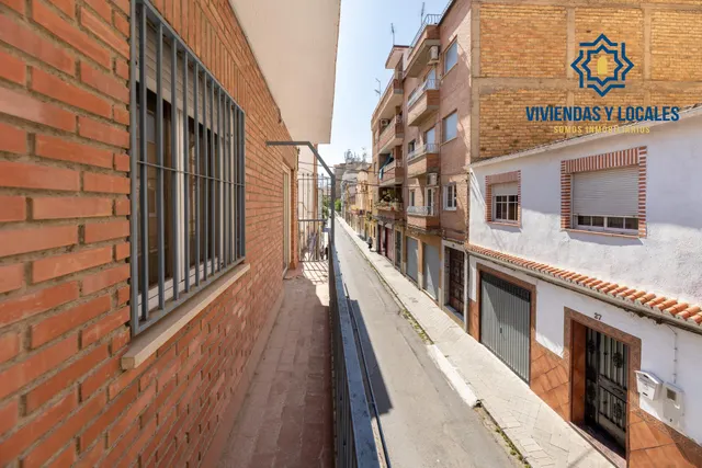 Local + vivienda en Avda. Cadiz — 19