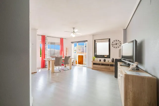Gran vivienda de 129 m2 con terraza acristalada, portal refo - foto 2