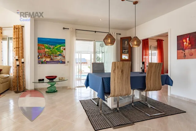 VILLA INDEPENDIENTE CON PISCINA, GRANDES TERRAZAS Y VISTAS AL MAR EN BENAJARAFE — 40