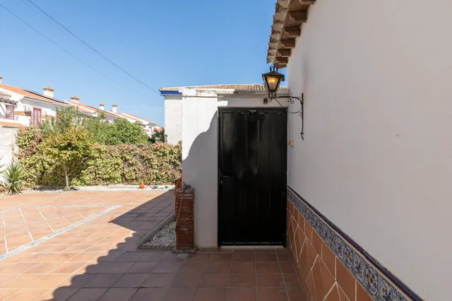 TU NUEVA VIVIENDA EN URBANIZACION EXCLUSIVA JUNTO A GRANADA — 28