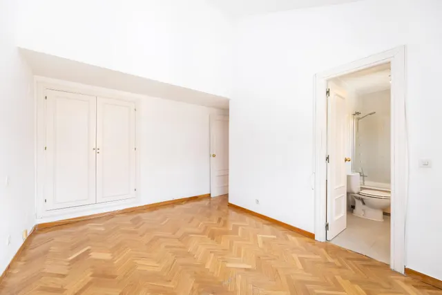 Chalet en pleno centro de Torrelodones, para disfrutar de la comodidad de tenerlo todo cerca sin renunciar al espacio de una vivienda unifamiliar. — 22