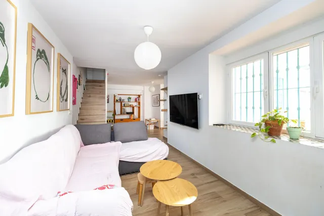 ¡Tu hogar soñado te espera en esta espectacular casa reformada! — 10
