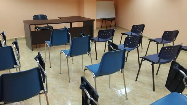 OPORTUNIDAD LOCAL EN PONFERRADA PARA OFICINAS O CENTRO DE ENSEÑANZA — 7