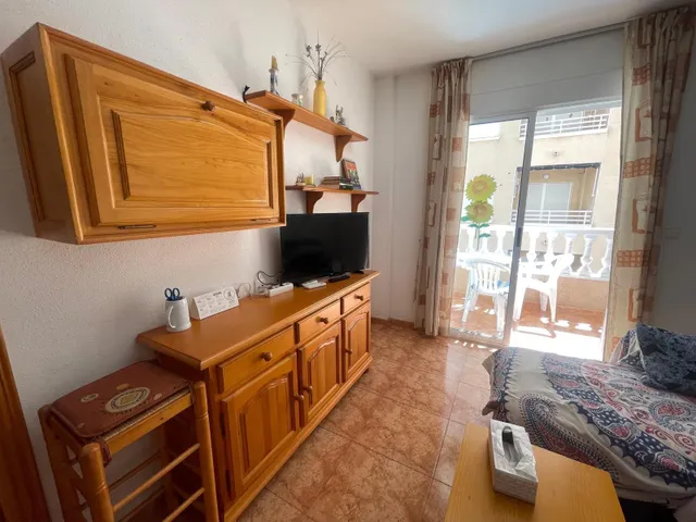 Apartamento con garaje y piscina en el centro de Torrevieja — 11
