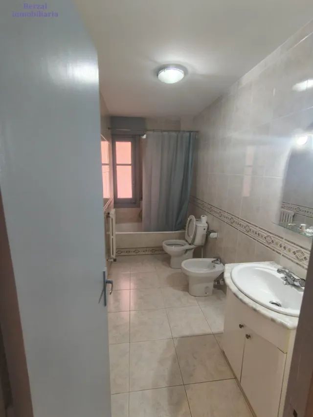 Amplio y luminoso piso en venta en Piqueras, Logroño - €195,000 — 7