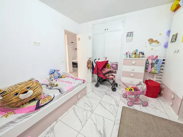 CHALET CON PISCINA EN URBANIZACIÓN — 23