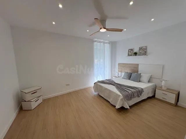Casa totalmente reformada y amueblada junto a la playa Mayor - foto 4