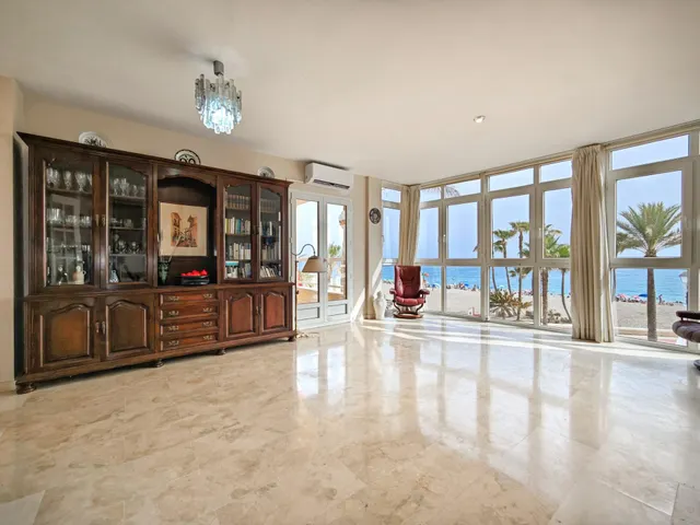 En Venta Piso en el Paseo Maritimo de ALmeria Capital — 14