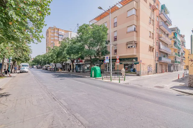 OPORTUNIDAD EN VENTA DE PISO DE 4 DORMITORIOS TOTALMENTE EXTERIORES EN EL ZAIDIN ENFRENTE DEL PTS TOTALMENTE REFORMADO Y EQUIPADO IDEAL PARA INVERSION — 40